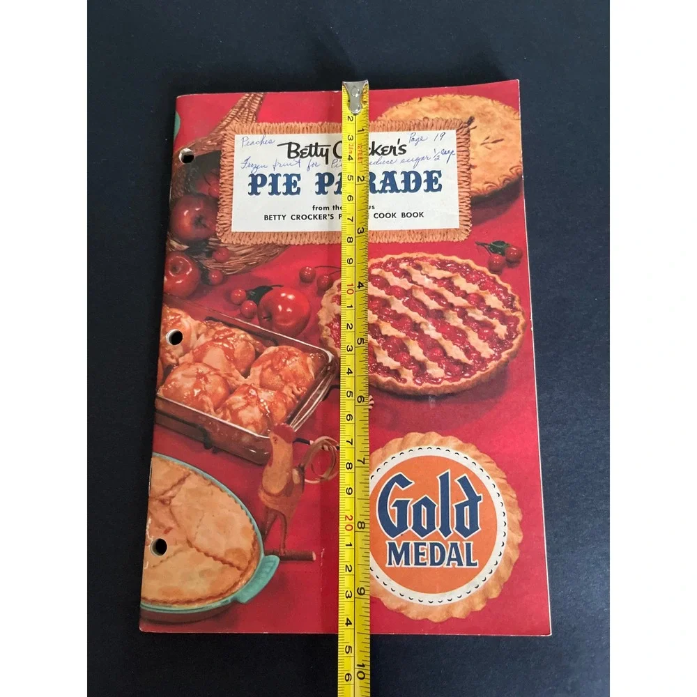 Vintage Betty Crocker Pie Parade Recipe Booklet Gold Medal General Mills 1950s
